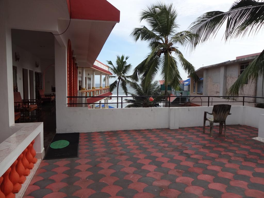 Hotel Sea View Palace - The Beach Hotel Ковалам Екстер'єр фото